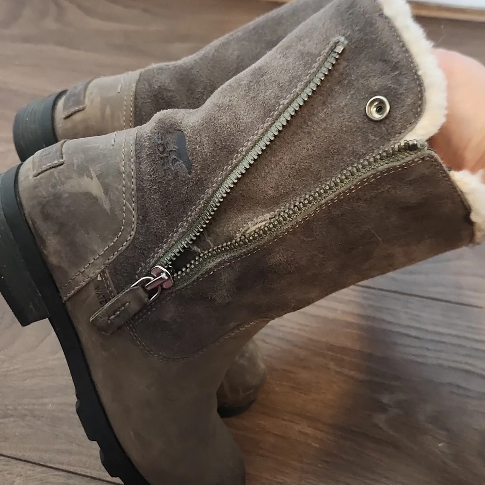 Sorel Brown Suede Winter Boots with Cream Faux-Shearling - Picture 3 of 8